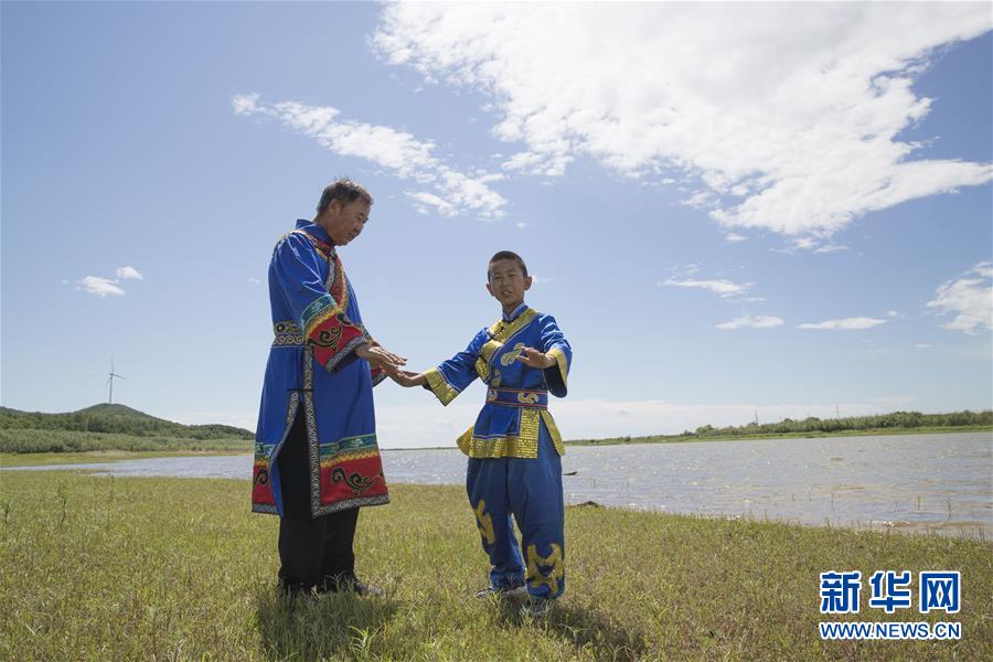 (新華全媒頭條·走向我們的小康生活·圖文互動)(7)迎著東升的紅日——走向小康之路的赫哲族