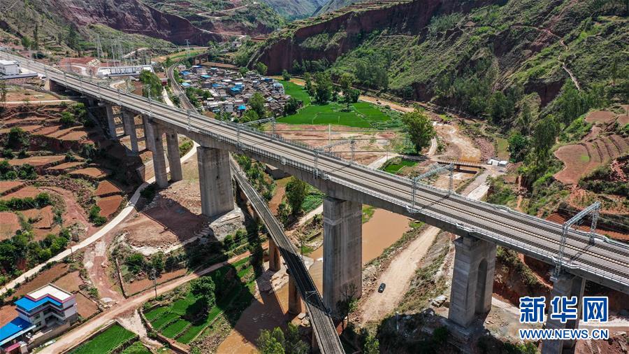 (新華全媒頭條·圖文互動(dòng))(1)自強(qiáng)的力量——成昆鐵路通車(chē)50年記