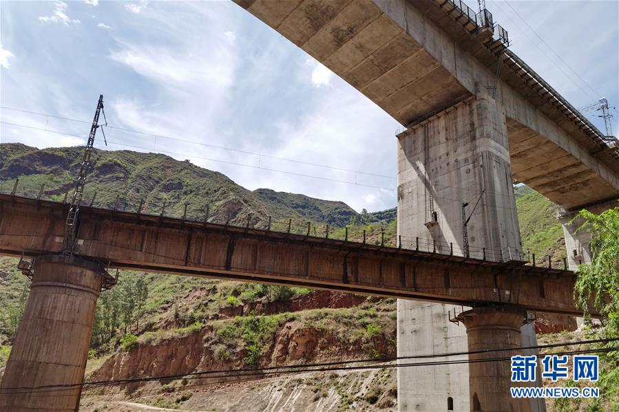 (新華全媒頭條·圖文互動(dòng))(15)自強(qiáng)的力量——成昆鐵路通車(chē)50年記