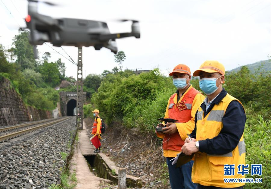 (新華全媒頭條·圖文互動(dòng))(14)自強(qiáng)的力量——成昆鐵路通車(chē)50年記