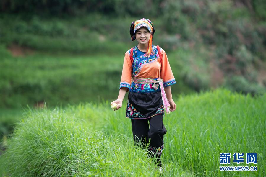 （新華全媒頭條·走向我們的小康生活·圖文互動(dòng)）（4）那山，那人，那苗寨——十八洞村三代人的奮斗史