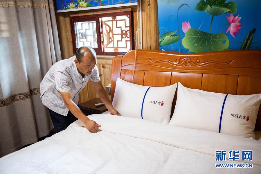 （新華全媒頭條·走向我們的小康生活·圖文互動(dòng)）（3）那山，那人，那苗寨——十八洞村三代人的奮斗史