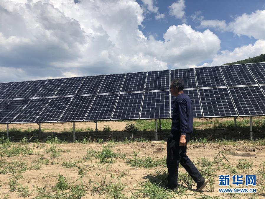 （決戰(zhàn)決勝脫貧攻堅(jiān)&middot;圖文互動）（2）石頭縫里&ldquo;種太陽&rdquo;