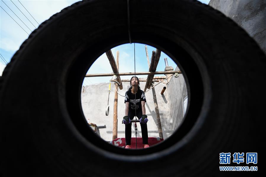 (體育·圖文互動(dòng))(12)父愛(ài)如燈 伴我奔跑