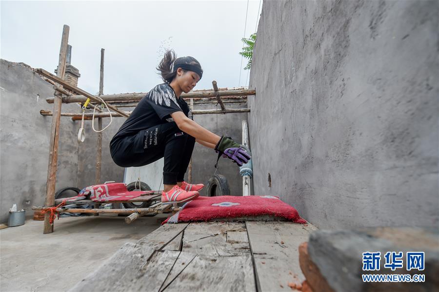 (體育·圖文互動(dòng))(14)父愛(ài)如燈 伴我奔跑