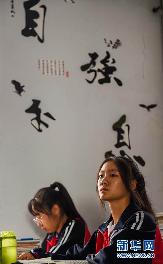 (體育·圖文互動(dòng))(16)父愛(ài)如燈 伴我奔跑