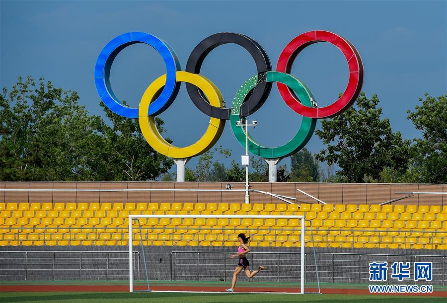 (體育·圖文互動(dòng))(19)父愛(ài)如燈 伴我奔跑