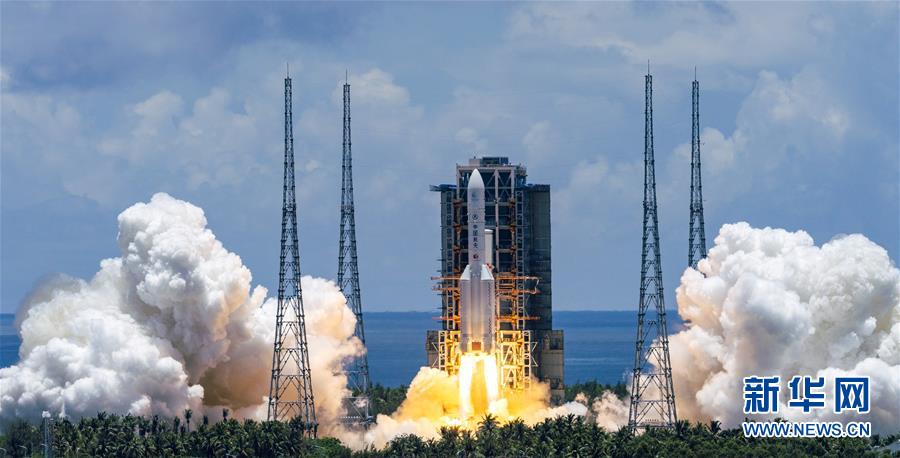 (科技)(1)長(zhǎng)征五號(hào)遙四運(yùn)載火箭點(diǎn)火升空 我國(guó)首次火星探測(cè)任務(wù)開(kāi)始