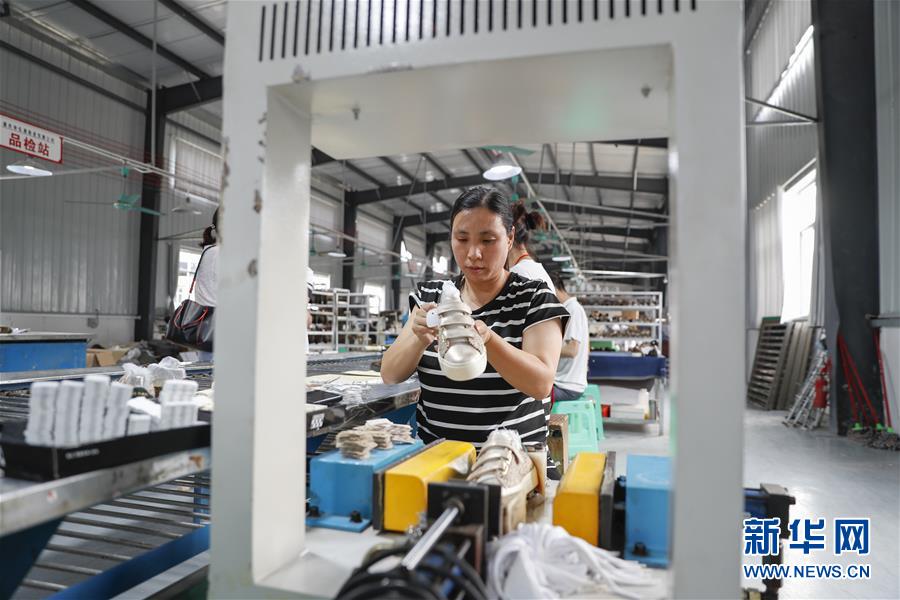 （落實(shí)“六穩(wěn)”“六保”一線見聞·圖文互動(dòng)）（2）“不讓一名貧困勞動(dòng)力失業(yè)！”——三峽庫區(qū)穩(wěn)就業(yè)見聞