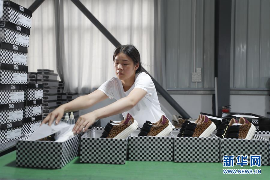 （落實(shí)“六穩(wěn)”“六保”一線見聞·圖文互動(dòng)）（3）“不讓一名貧困勞動(dòng)力失業(yè)！”——三峽庫區(qū)穩(wěn)就業(yè)見聞