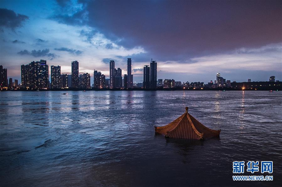 （在習(xí)近平新時代中國特色社會主義思想指引下——新時代新作為新篇章·習(xí)近平總書記關(guān)切事·圖文互動）（1）戰(zhàn)疫魔,斗洪魔——湖北全力應(yīng)對防疫、防汛疊加“雙考”