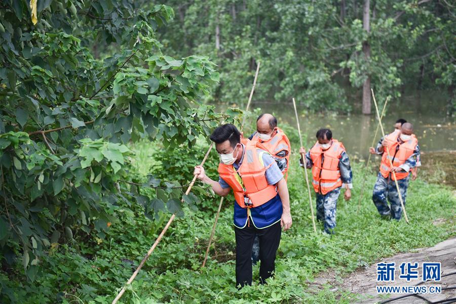 （在習(xí)近平新時代中國特色社會主義思想指引下——新時代新作為新篇章·習(xí)近平總書記關(guān)切事·圖文互動）（2）戰(zhàn)疫魔,斗洪魔——湖北全力應(yīng)對防疫、防汛疊加“雙考”