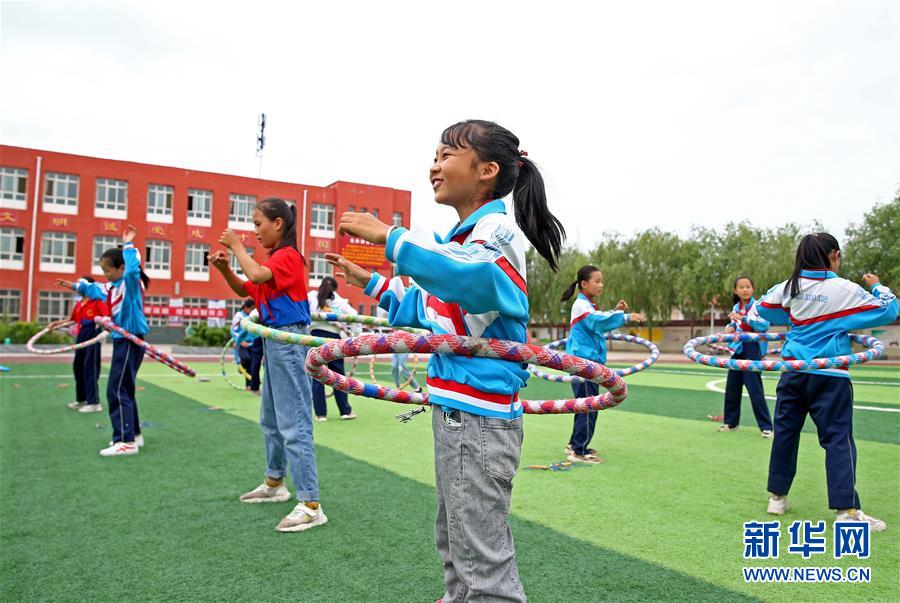 (新華全媒頭條·走向我們的小康生活·圖文互動(dòng))(14)23萬人的命運(yùn)轉(zhuǎn)折——我國最大易地生態(tài)移民安置區(qū)的脫貧密碼