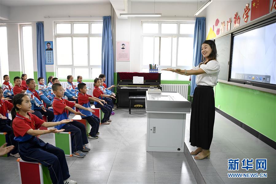 (新華全媒頭條·走向我們的小康生活·圖文互動(dòng))(15)23萬人的命運(yùn)轉(zhuǎn)折——我國最大易地生態(tài)移民安置區(qū)的脫貧密碼