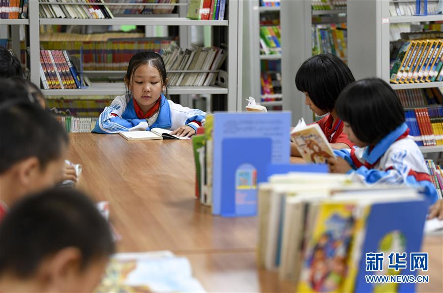 (新華全媒頭條·走向我們的小康生活·圖文互動(dòng))(17)23萬人的命運(yùn)轉(zhuǎn)折——我國最大易地生態(tài)移民安置區(qū)的脫貧密碼