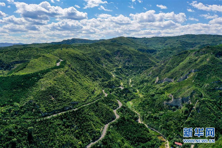 (走向我們的小康生活·圖文互動)(1)一年一個樣——再現(xiàn)“錦繡太原城”的逐夢之旅