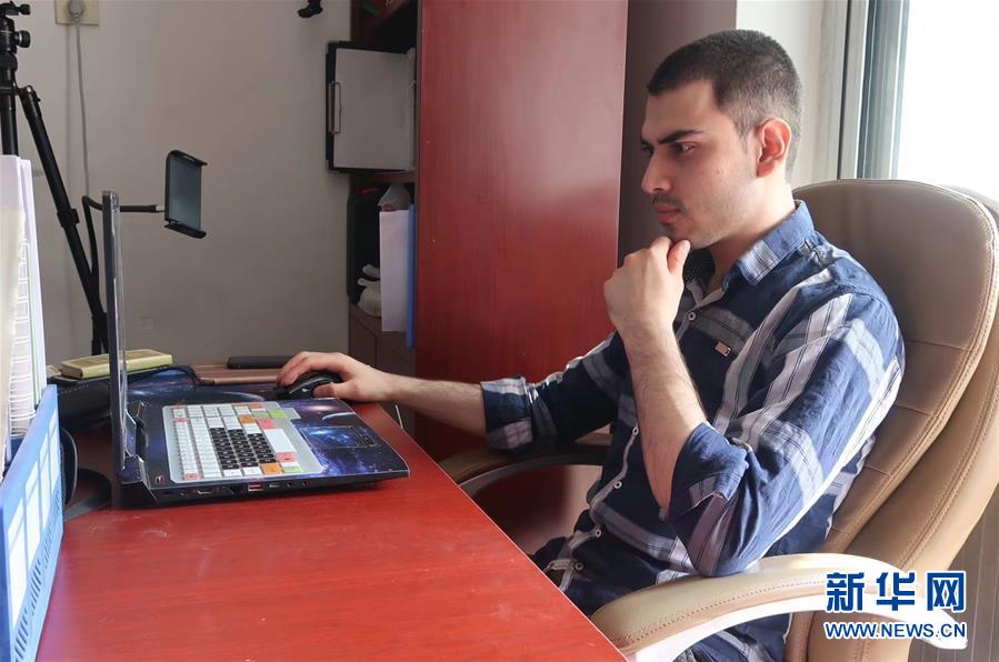 (抗疫中的真善美·圖文互動(dòng))(1)阿富汗留學(xué)生沙溢:我理解了制度優(yōu)勢的含義