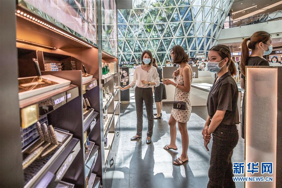 (在習近平新時代中國特色社會主義思想指引下——新時代新作為新篇章·習近平總書記關切事·圖文互動)(12)感受開放新魅力——海南自由貿(mào)易港建設開局觀察