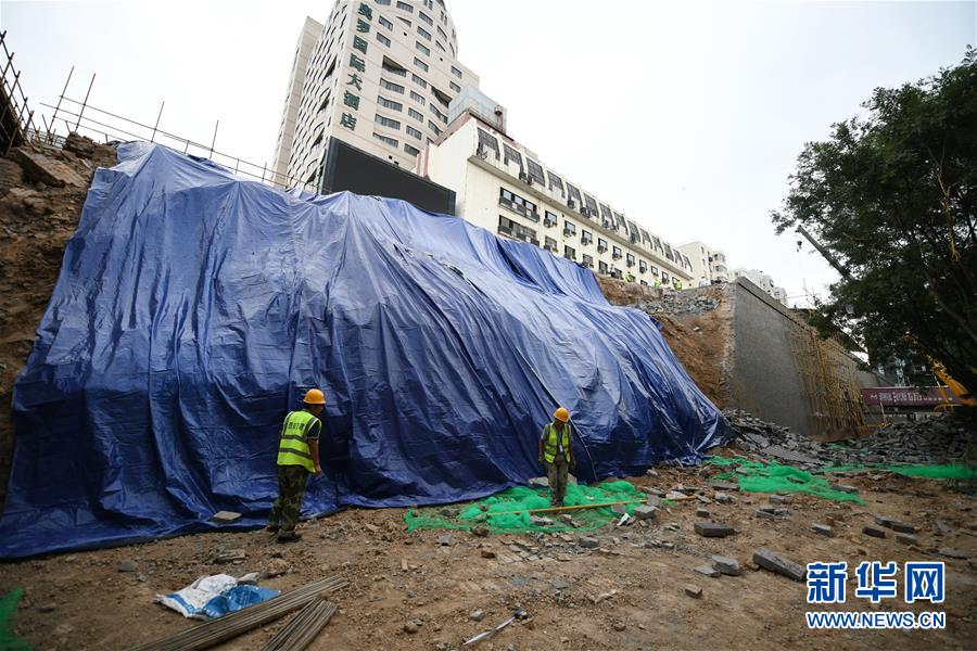 (社會)(5)西安搶險(xiǎn)加固明秦王府城墻坍塌砌體