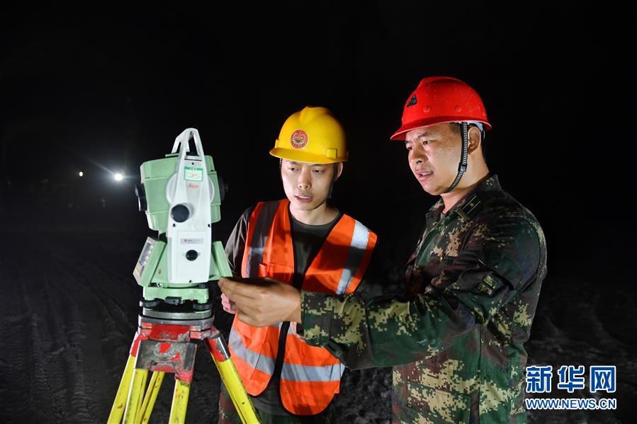 (軍事·圖文互動(dòng))(2)為導(dǎo)彈筑巢的“彝族雄鷹”——記“最美新時(shí)代革命軍人”沙子呷