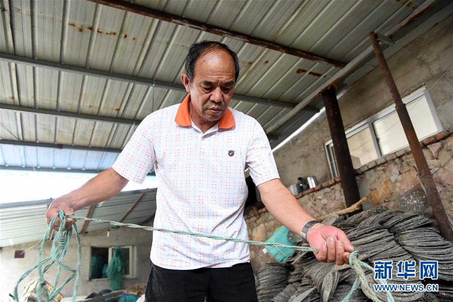 (走向我們的小康生活·圖文互動(dòng))(4)長(zhǎng)島漁民的扇貝喜事:從請(qǐng)客求人買到供不應(yīng)求