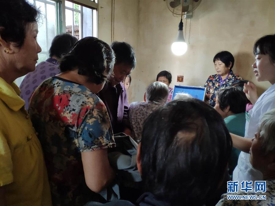 (總書記推動的改革身邊事·醫(yī)療改革篇·圖文互動)(2)特寫:“坐堂醫(yī)生”變身“健康管家”——一個鄉(xiāng)鎮(zhèn)家庭醫(yī)生團(tuán)隊(duì)的診療記錄