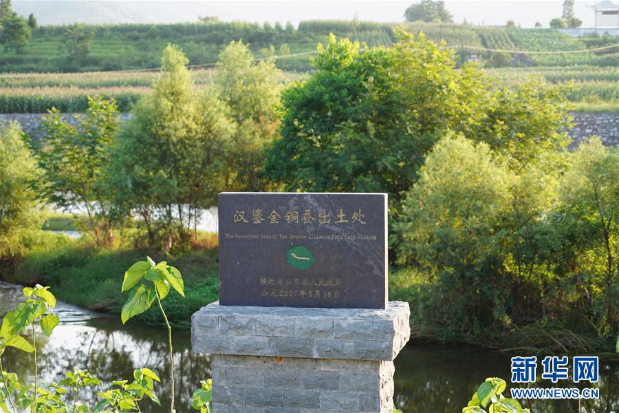 （走向我們的小康生活·圖文互動）（5）綠了青山，紅了日子——秦巴山區(qū)群眾繪出小康“調(diào)色板”