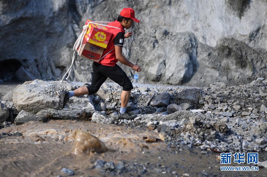 （防汛抗洪·圖文互動(dòng)）（5）七夕前夜，為莫諾村架起“生命之橋”