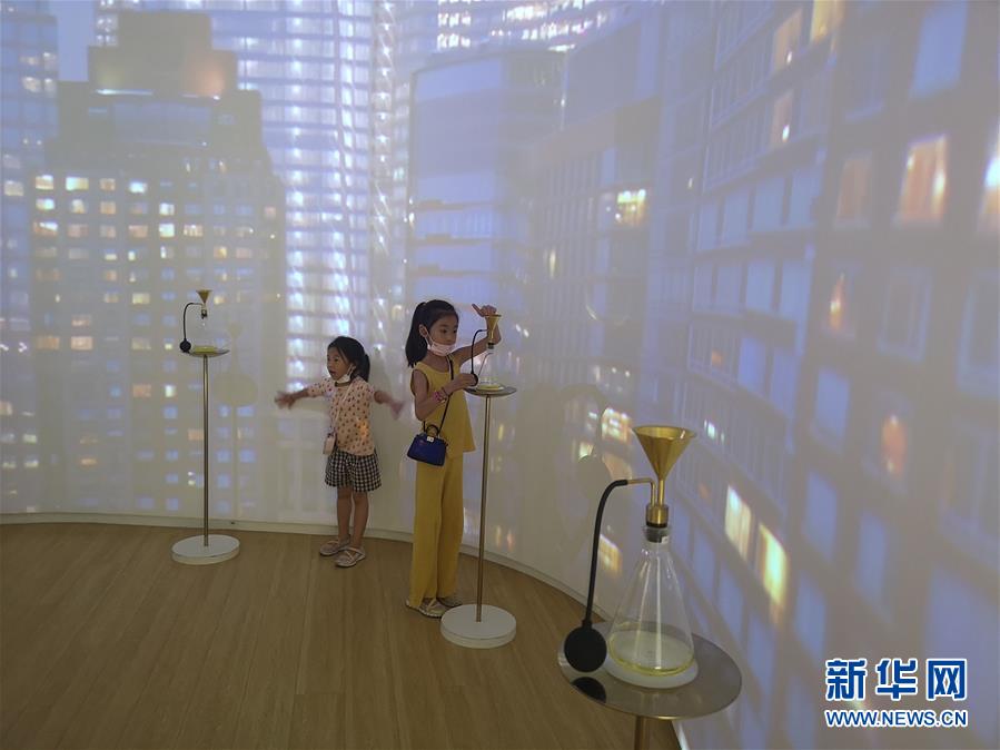 (在習(xí)近平新時(shí)代中國(guó)特色社會(huì)主義思想指引下——新時(shí)代新作為新篇章·習(xí)近平總書記關(guān)切事·圖文互動(dòng))(5)消費(fèi)回暖市聲新——內(nèi)需動(dòng)力不斷釋放的市場(chǎng)觀察