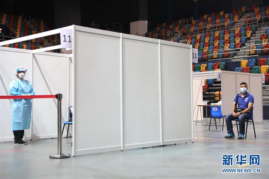 （圖文互動）（3）特寫：新冠病毒普檢首日，香港市民踴躍參與