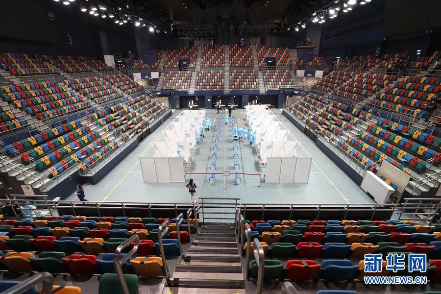 （圖文互動）（5）特寫：新冠病毒普檢首日，香港市民踴躍參與