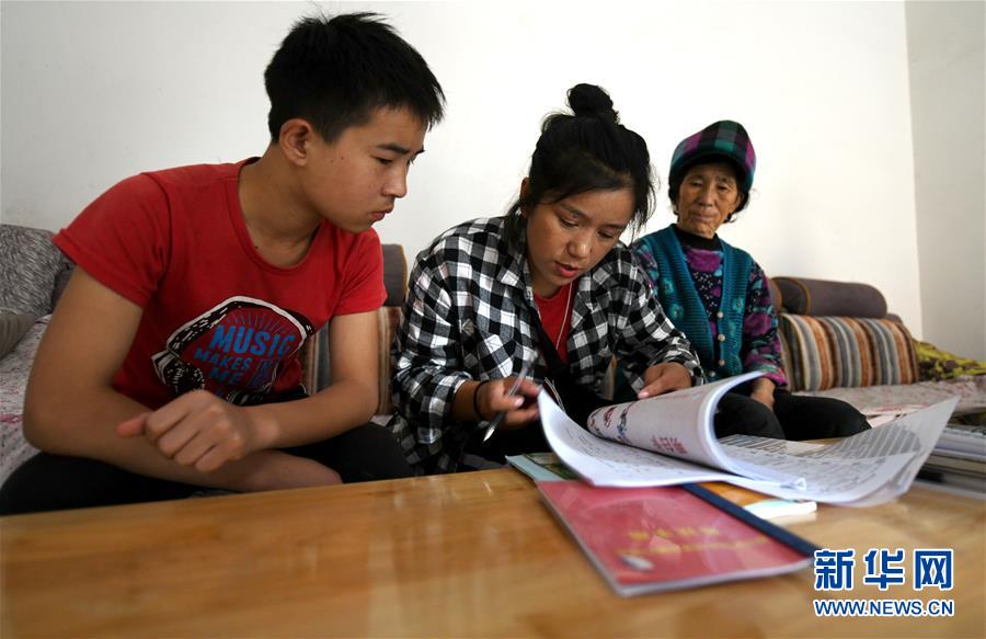 （熱點鮮報·圖文互動）（6）為了大涼山的下一代，她奔赴在助學(xué)路上