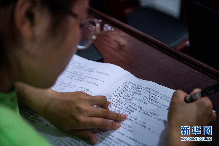 (新華全媒頭條·決戰(zhàn)決勝脫貧攻堅(jiān)·督戰(zhàn)未摘帽貧困縣·圖文互動)(15)把“最能打的人”放在最需要的地方——聚焦貴州未脫貧縣里的“助攻干部”