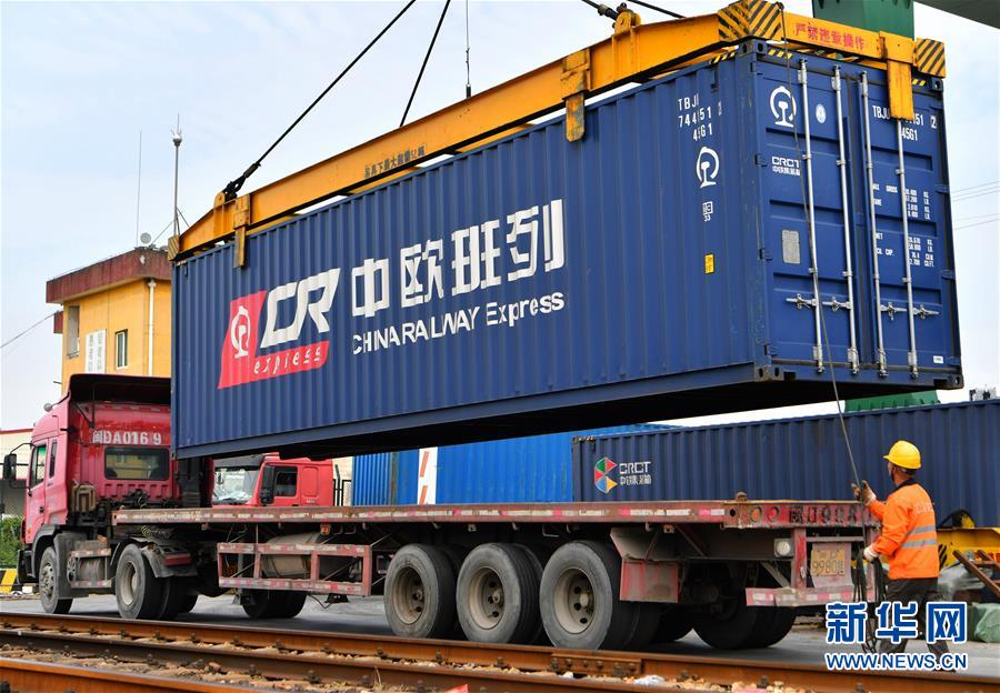 (特區(qū)40年?圖文互動(dòng))(1)廈庇五洲客 門納萬頃濤——廈門經(jīng)濟(jì)特區(qū)40年發(fā)展紀(jì)實(shí)