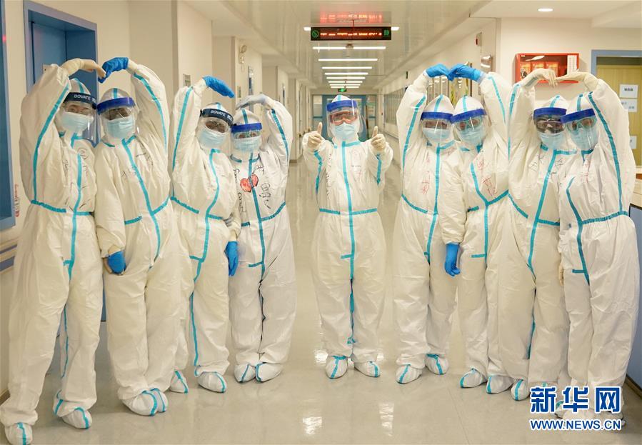 (抗疫一線醫(yī)務(wù)人員英雄群體·圖文互動)(2)同濟醫(yī)院“尖刀連”:決戰(zhàn)在“新冠重癥高地”