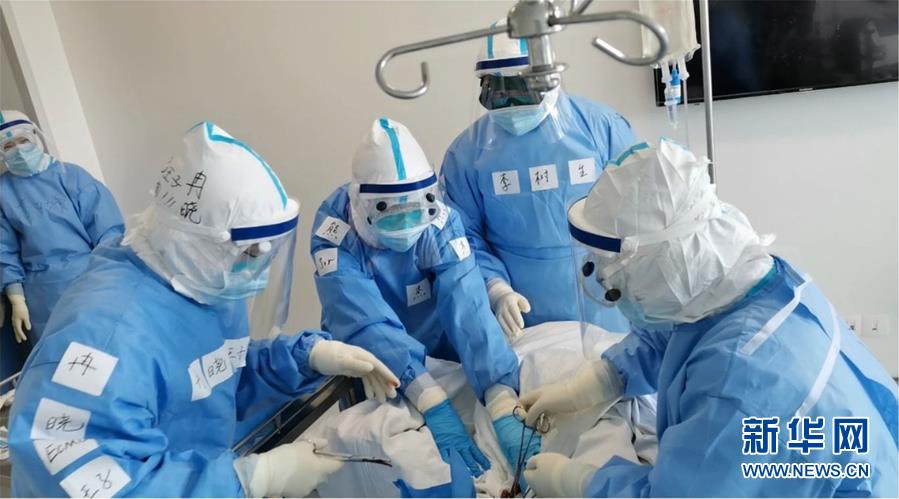 (抗疫一線醫(yī)務(wù)人員英雄群體·圖文互動)(4)同濟醫(yī)院“尖刀連”:決戰(zhàn)在“新冠重癥高地”