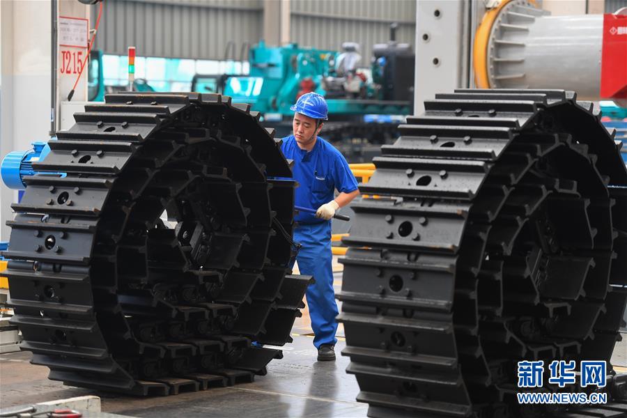 (落實“六穩(wěn)”“六保”企業(yè)見聞·圖文互動)(2)“智慧工廠”引領(lǐng)“生產(chǎn)節(jié)拍”——走進(jìn)山河智能一探究竟