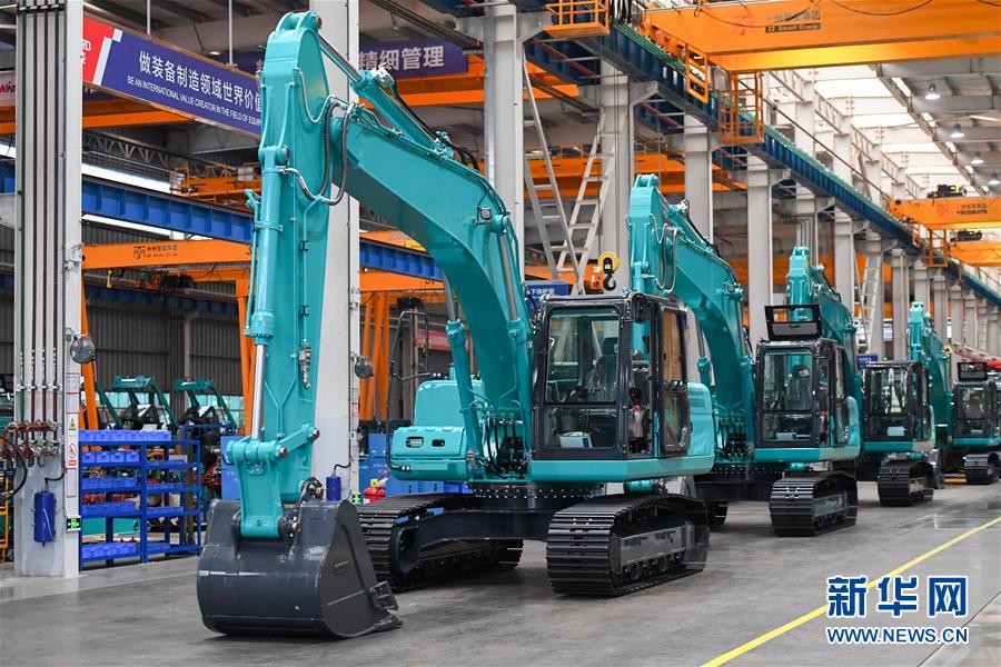 (落實“六穩(wěn)”“六保”企業(yè)見聞·圖文互動)(5)“智慧工廠”引領(lǐng)“生產(chǎn)節(jié)拍”——走進(jìn)山河智能一探究竟