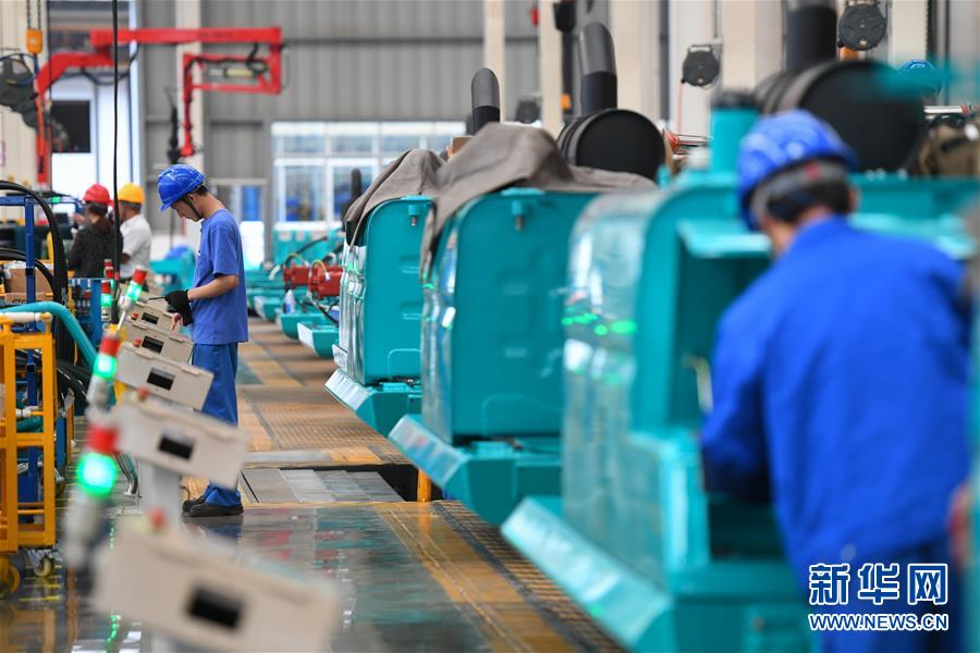 (落實“六穩(wěn)”“六保”企業(yè)見聞·圖文互動)(6)“智慧工廠”引領(lǐng)“生產(chǎn)節(jié)拍”——走進(jìn)山河智能一探究竟