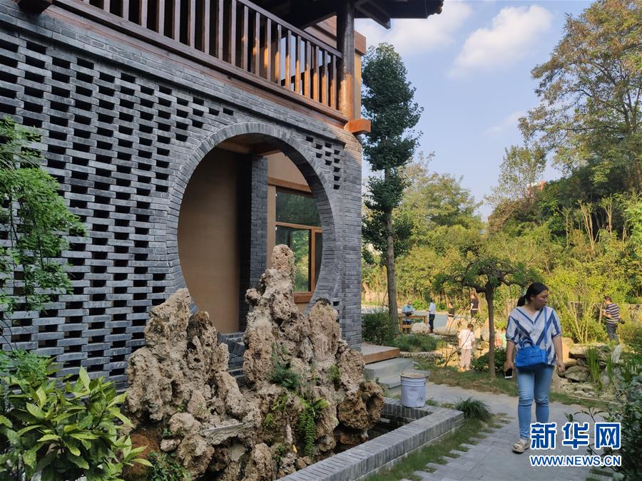 （走向我們的小康生活·圖文互動(dòng)）（1）游客來(lái)了，小康近了——生態(tài)旅游引領(lǐng)湖北山區(qū)蝶變二三事