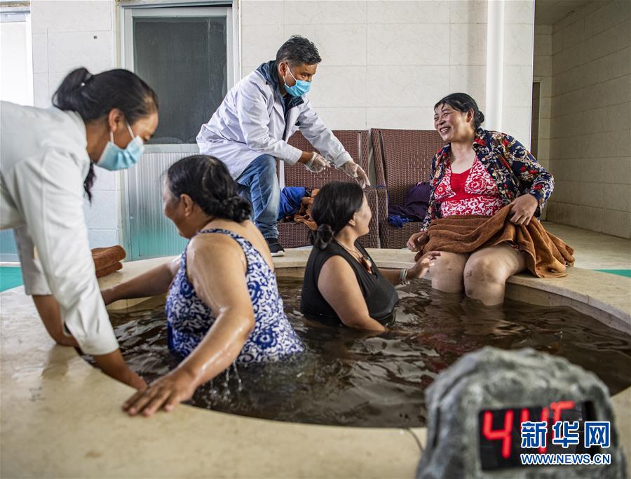 （新華全媒頭條·走向我們的小康生活·圖文互動(dòng)）（10）扎西德勒，我們的新家園——西藏易地扶貧搬遷搬出幸福美好新生活