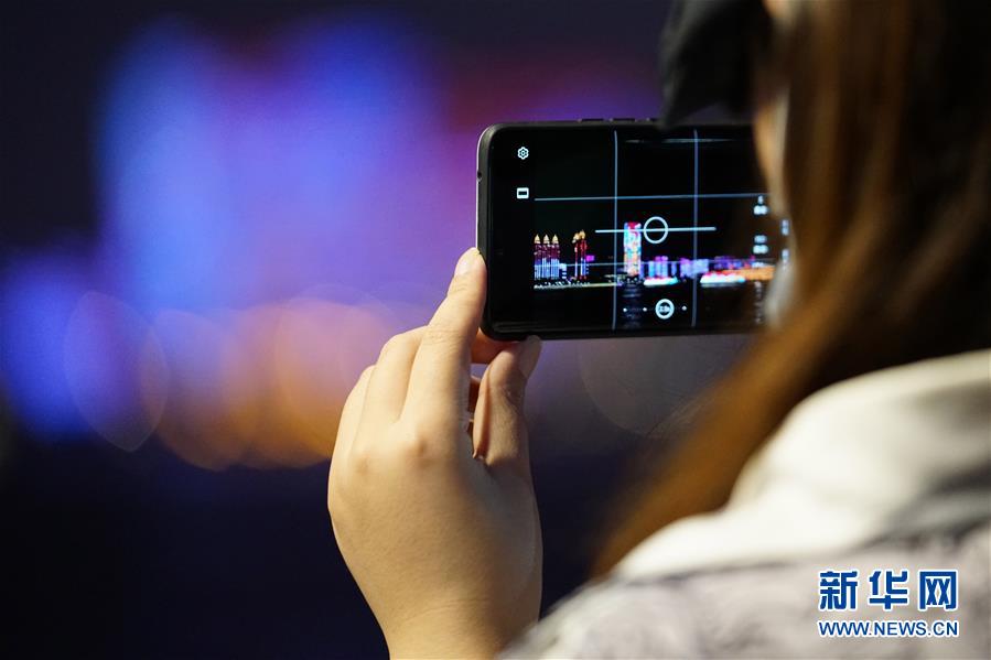 (圖文互動(dòng))(2)武漢25公里大型燈光秀深情告白祖國