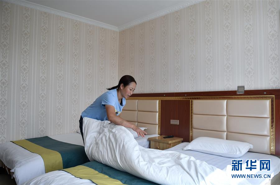 (坐著高鐵看中國)(2)青藏鐵路串起高原旅游“珍珠鏈”