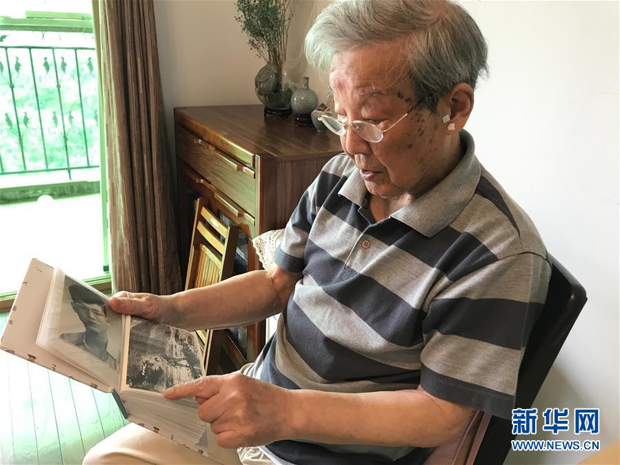 （紀念抗美援朝70周年·圖文互動）戰(zhàn)地金達萊，花兒為誰開？——記志愿軍老戰(zhàn)士文工隊員任紅舉