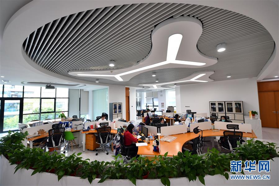 （在習(xí)近平新時(shí)代中國特色社會(huì)主義思想指引下&mdash;&mdash;新時(shí)代新作為新篇章&middot;習(xí)近平總書記關(guān)切事&middot;圖文互動(dòng)）（4）我家大門常打開&mdash;&mdash;經(jīng)濟(jì)特區(qū)全方位對外開放故事