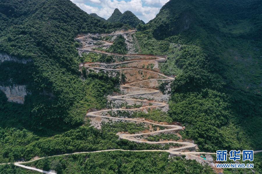 (新華全媒頭條·圖文互動(dòng))(10)“石山王國(guó)”筑路記