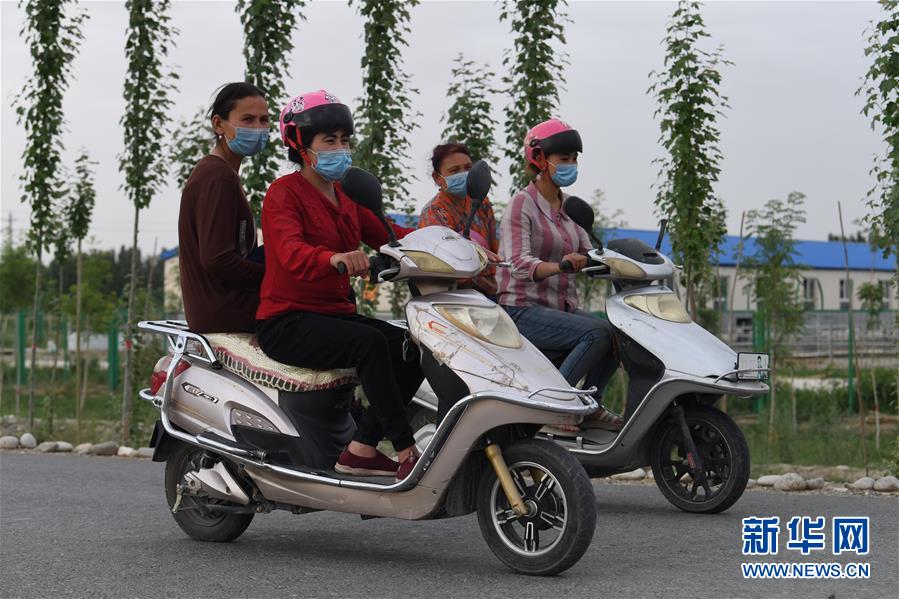 (新華全媒頭條·圖文互動(dòng))(12)新天地 新兒女 新奇跡——脫貧攻堅(jiān)繪就新疆新圖景