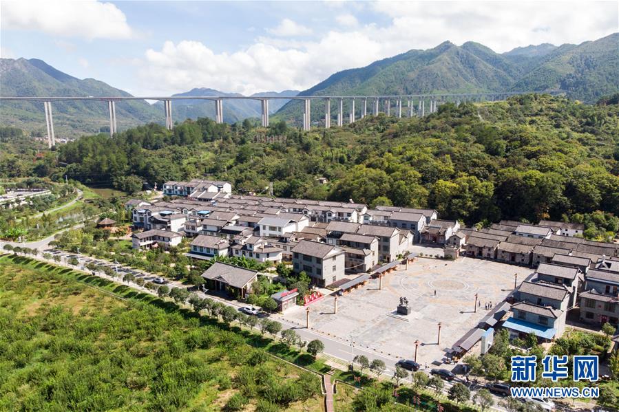 （習(xí)近平的小康故事·新華網(wǎng)·圖文互動(dòng)）（3）“真正解決好基層群眾看病難、看病貴問題”——習(xí)近平和群眾健康的故事