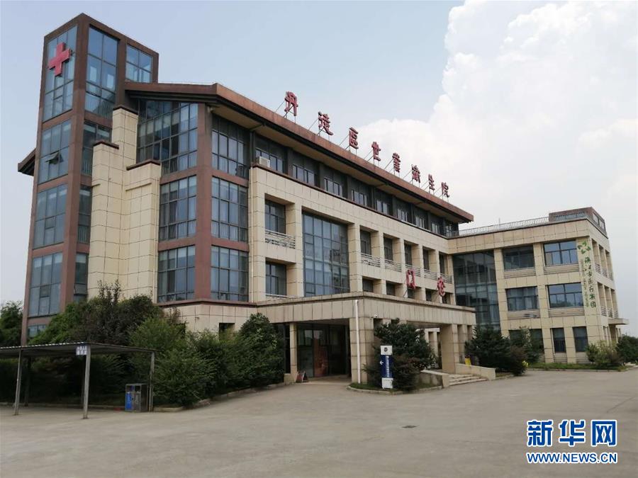 （習(xí)近平的小康故事·新華網(wǎng)·圖文互動(dòng)）（1）“真正解決好基層群眾看病難、看病貴問題”——習(xí)近平和群眾健康的故事