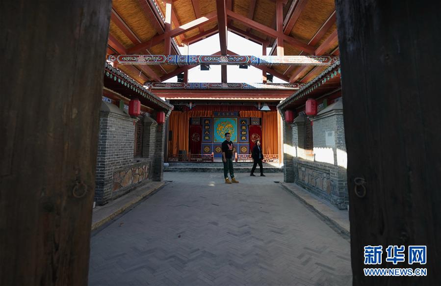 (全面建成小康社會(huì)“百城千縣萬(wàn)村調(diào)研行”·圖文互動(dòng))(4)北戴河村:藝術(shù)院落“點(diǎn)亮”鄉(xiāng)村致富路